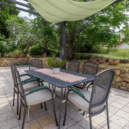 2 Bedroom Beautiful In Holiday home *