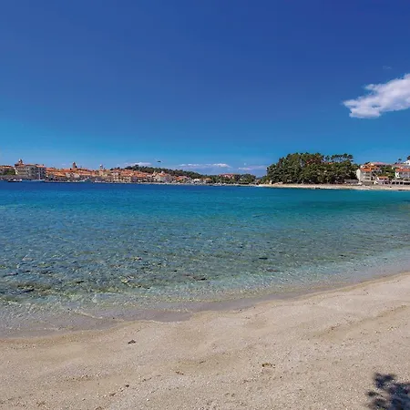 2 Bedroom Beautiful In Holiday home