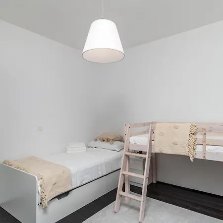 2 Bedroom Beautiful In Сasa de vacaciones *