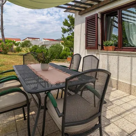 Сasa de vacaciones 2 Bedroom Beautiful In Banjol